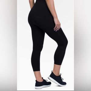 Belly Bandit Mother Tucker Capri Leggings Black Size Small